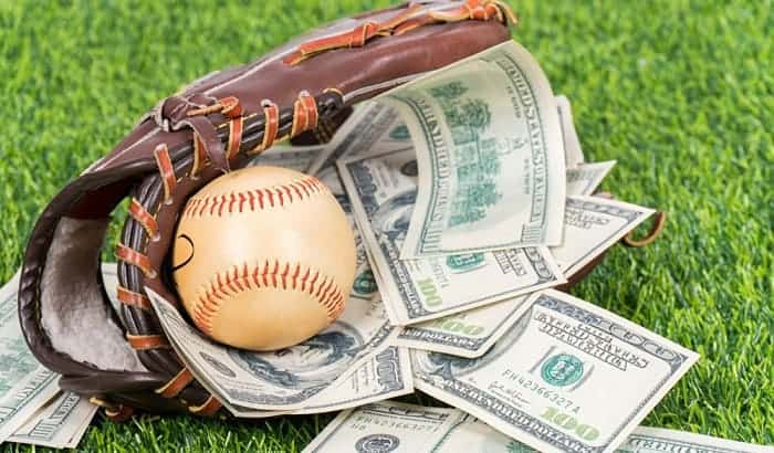 how much does a baseball glove cost