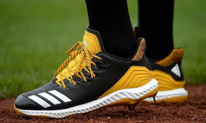 boys-wide-baseball-cleats