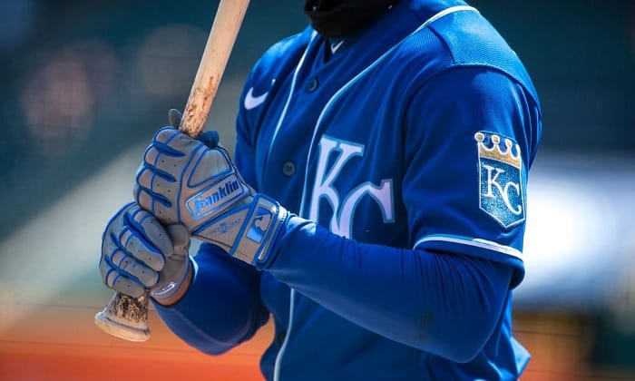 how should batting gloves fit