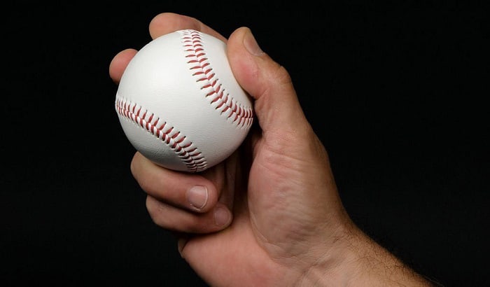 4-seam-baseball-grip