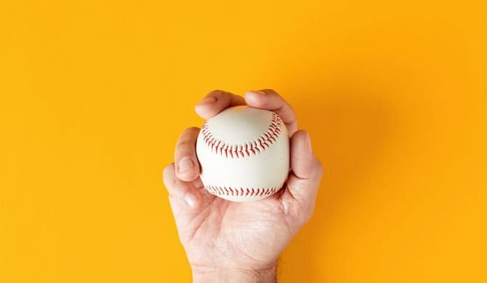how to grip a baseball
