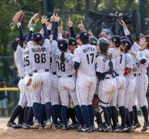 Team-loyalty-and-cultural-values-of-tokyo-baseball